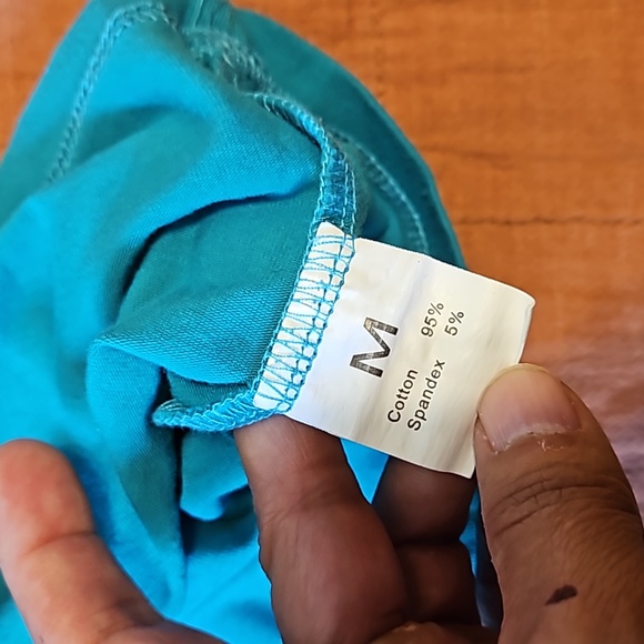 3 crop tops - Picture 3 of 11